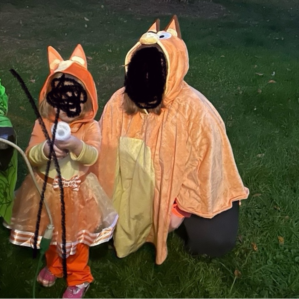 Adult Chilli Costume Top/Poncho - Bluey - Picture 2 of 3